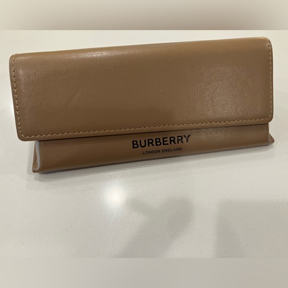 NWT - Burberry 2024 Collection Dark Green - Picture 5 of 5
